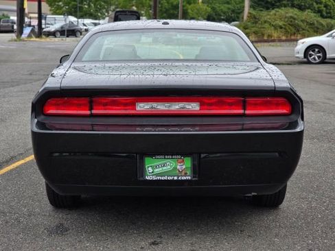 Used 2010 Dodge Challenger SE image 6