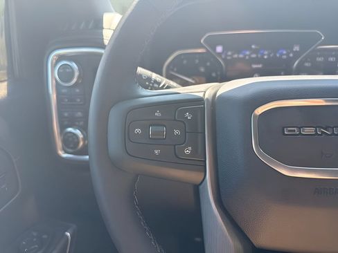 Used 2021 GMC Sierra 1500 Denali w/ Denali Ultimate Package AWD/4WD image 18