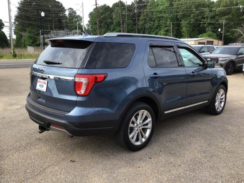 Used 2019 Ford Explorer XLT w/ Equipment Group 202A image 7