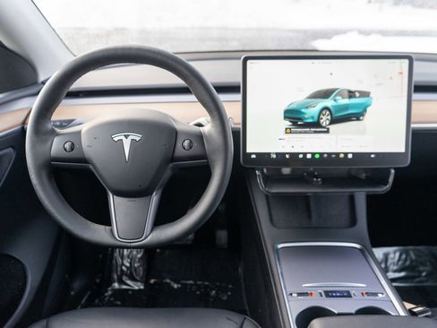 Used 2024 Tesla Model Y Long Range image 13