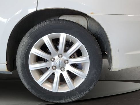Used 2013 Chrysler 200 Limited FWD image 31