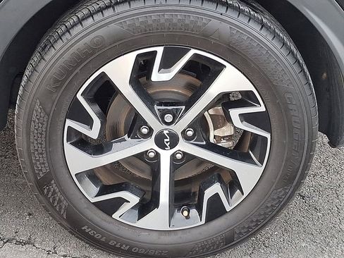 Certified 2024 Kia Sportage EX image 9