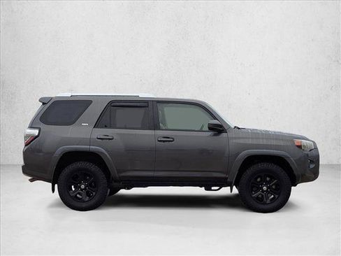 Used 2016 Toyota 4Runner SR5 image 4
