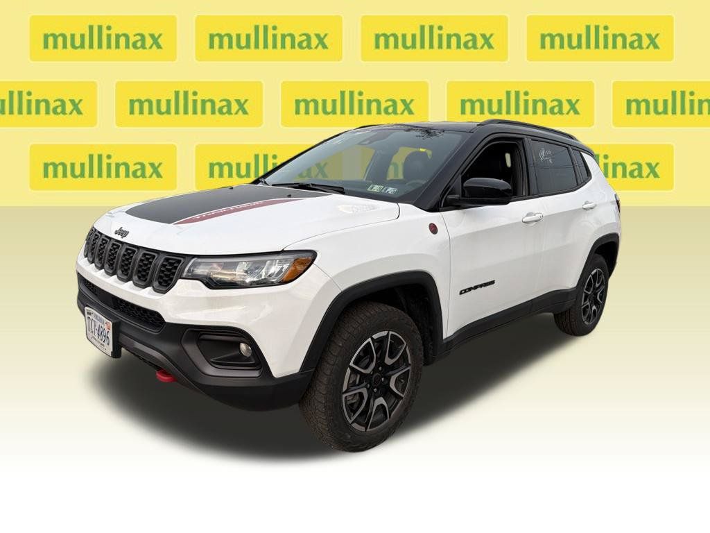 Used 2025 Jeep Compass Trailhawk AWD/4WD image 5