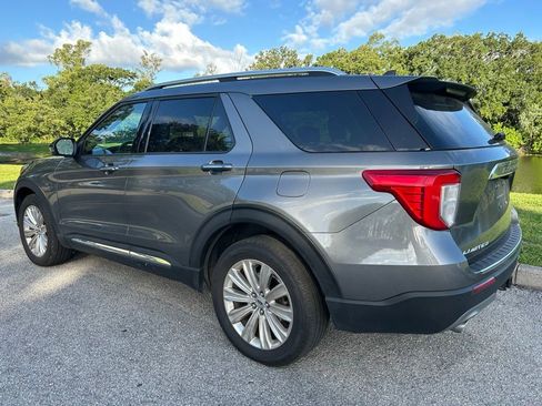 Used 2021 Ford Explorer Limited w/ Equipment Group 301A AWD/4WD image 3