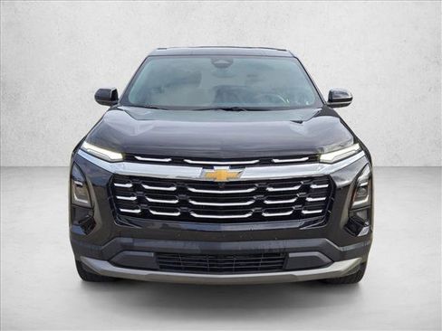 Used 2025 Chevrolet Equinox LT FWD image 2