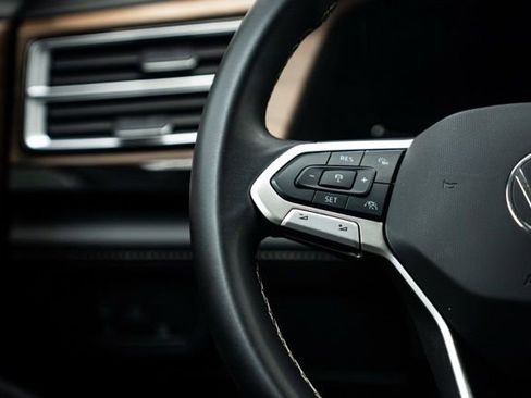 Used 2025 Volkswagen Atlas SE image 20