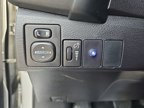 Used 2018 Toyota Corolla L image 26