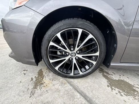 Used 2019 Toyota Camry SE FWD image 10