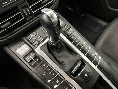 Used 2020 Porsche Macan image 24
