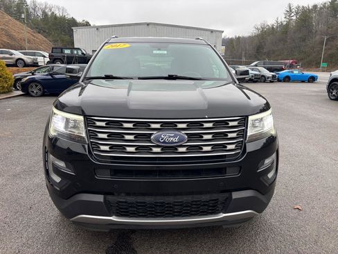 Used 2017 Ford Explorer XLT w/ Equipment Group 201A image 4