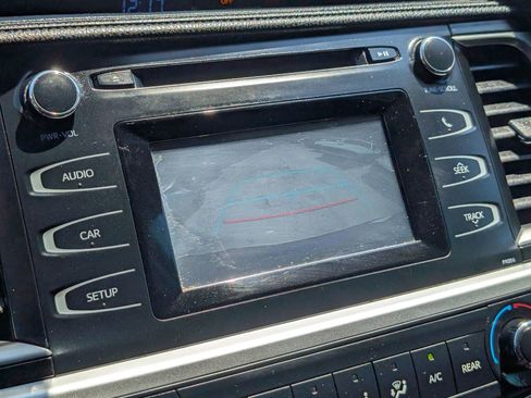 Used 2018 Toyota Highlander LE FWD image 24