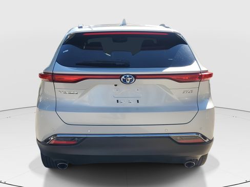 Certified 2024 Toyota Venza XLE image 4