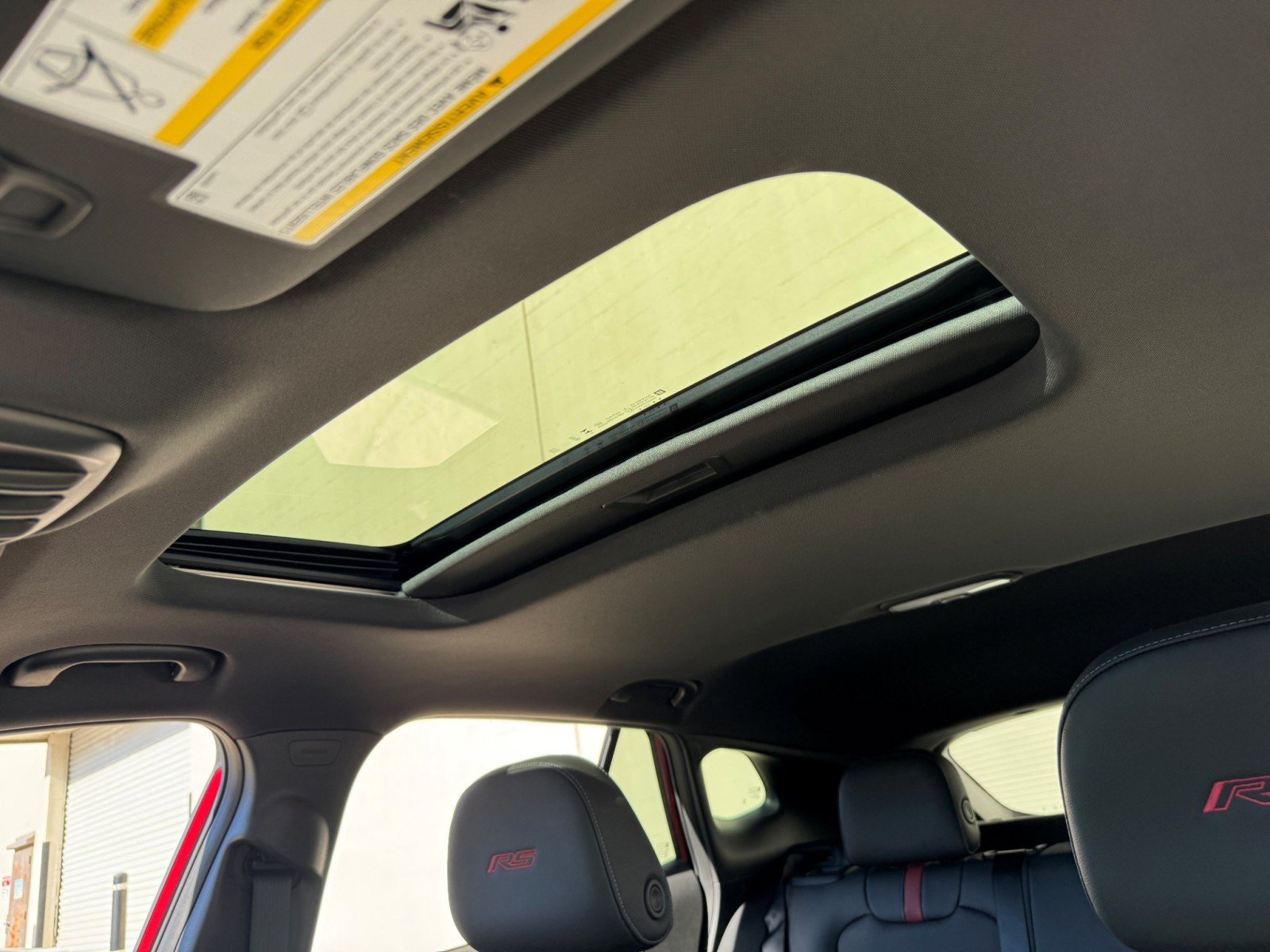 Used 2024 Chevrolet Trax RS w/ Sunroof Package FWD image 11