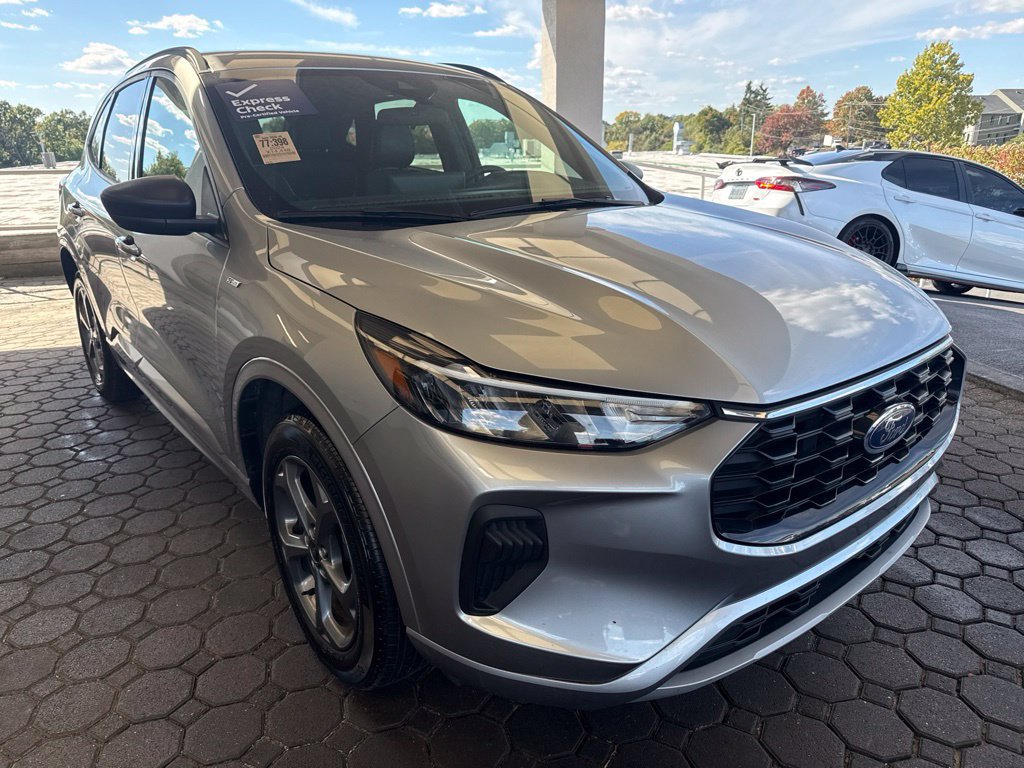 Used 2024 Ford Escape ST-Line w/ Tech Pack #1 AWD/4WD image 4