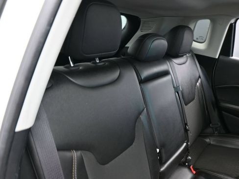 Used 2020 Jeep Compass Latitude FWD image 38