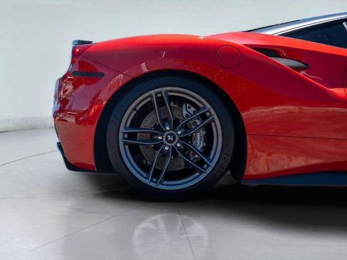 Used 2017 Ferrari 488 GTB RWD image 12