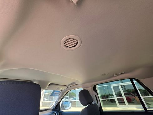 Used 2025 Ford Expedition Active AWD/4WD image 17