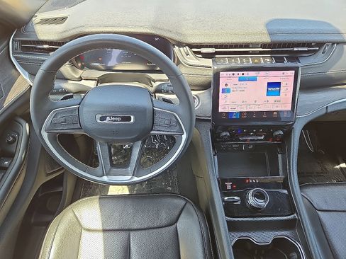 Used 2024 Jeep Grand Cherokee L Limited w/ Luxury Tech Group II AWD/4WD image 20
