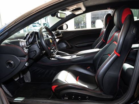Used 2018 Ferrari GTC4Lusso AWD/4WD image 31