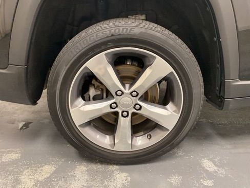 Used 2021 Jeep Grand Cherokee L Limited image 35