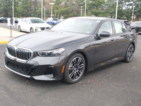 Used 2026 BMW 550e xDrive w/ Executive Package AWD/4WD image 4
