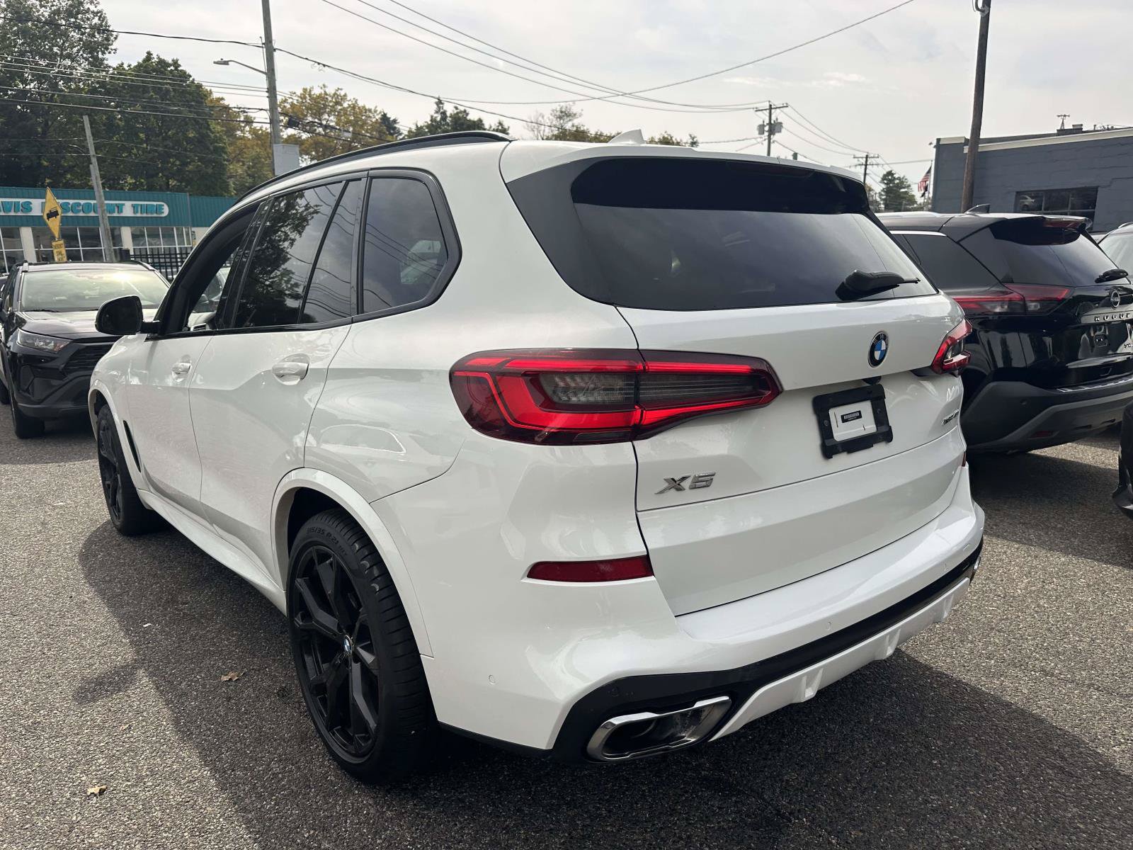 Used 2019 BMW X5 xDrive40i w/ M Sport Package AWD/4WD image 4