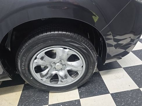 Used 2017 Subaru Forester 2.5i AWD/4WD image 4