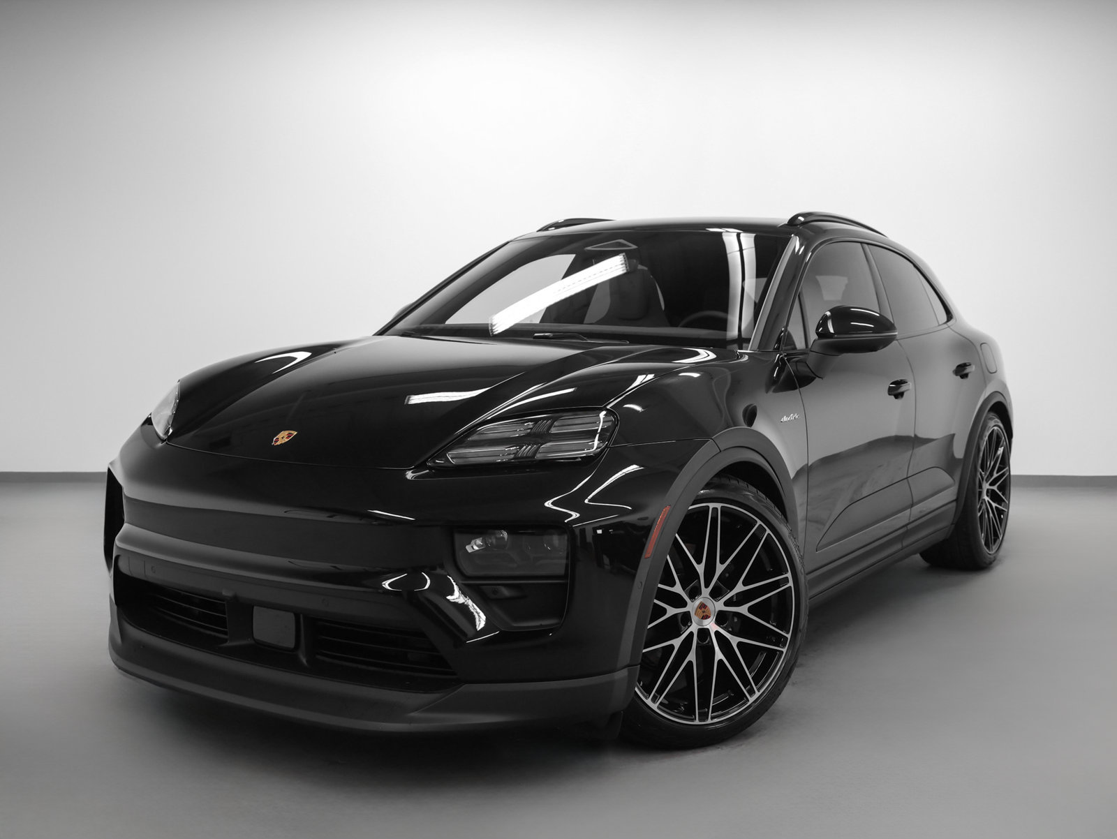 Certified 2026 Porsche Macan 4 Electric AWD/4WD image 1