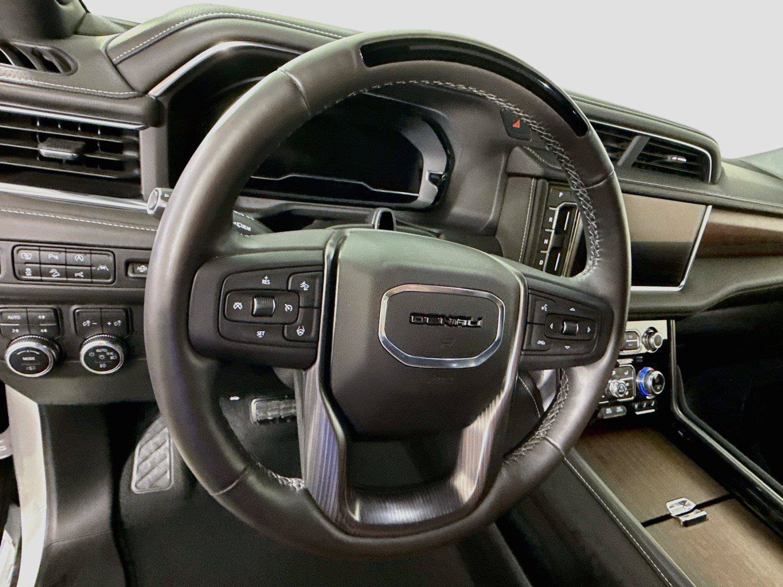 Used 2024 GMC Yukon XL Denali Ultimate AWD/4WD image 5