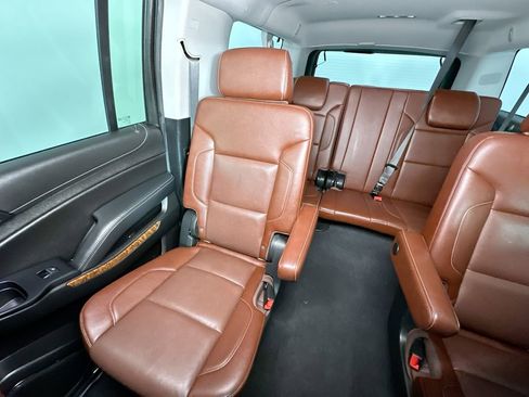 Used 2019 Chevrolet Suburban Premier w/ Premier Plus Edition AWD/4WD image 12