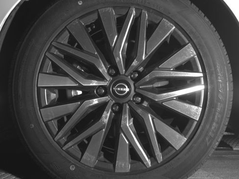 Used 2025 Nissan Altima 2.5 SV FWD image 12