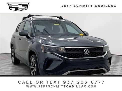 Used 2022 Volkswagen Taos SE image 1