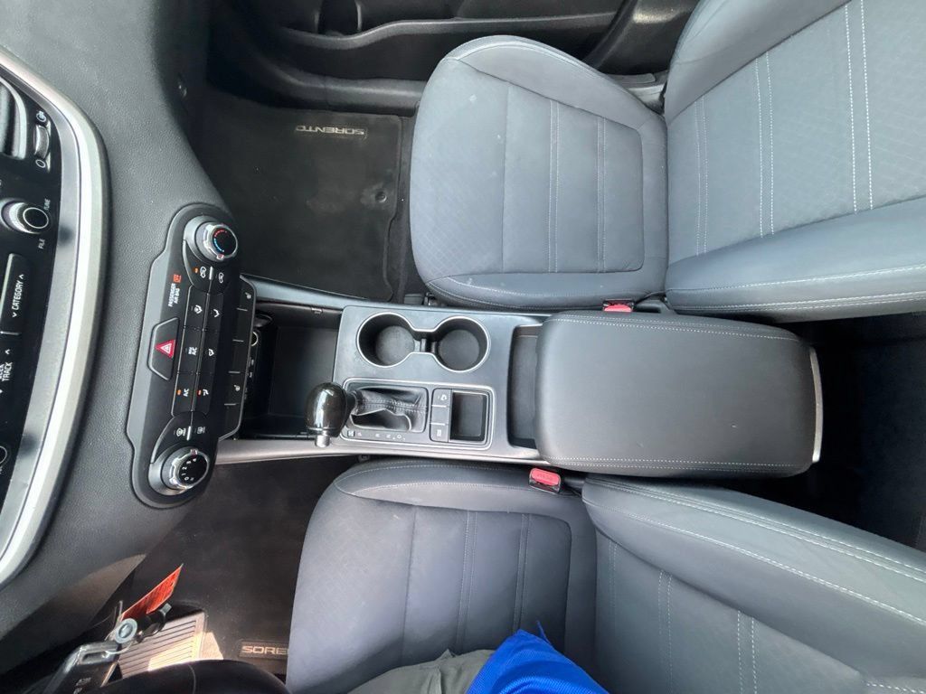 Used 2016 Kia Sorento FWD w/ LX Convenience Package image 14