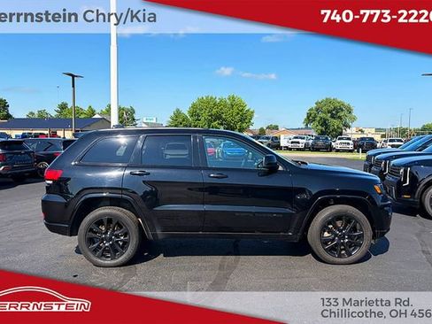 Used 2021 Jeep Grand Cherokee Laredo X AWD/4WD image 20