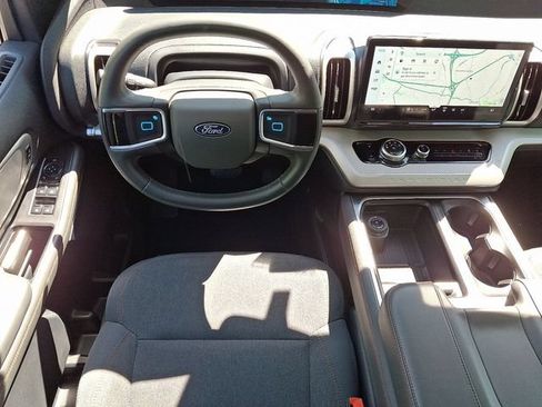 Used 2025 Ford Expedition Max Active AWD/4WD image 12