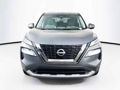 Used 2023 Nissan Rogue SV image 2