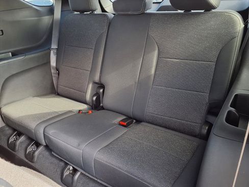 Used 2024 Chevrolet Traverse LT w/ Midnight/Sport Edition image 16