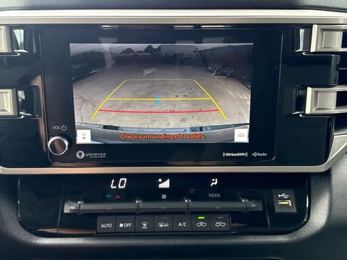 Used 2022 Toyota Tundra SR5 w/ SR5 Convenience Package AWD/4WD image 14
