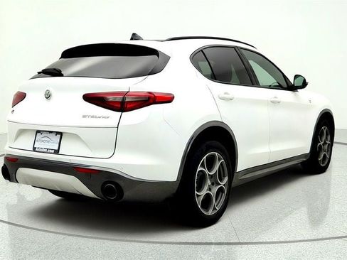Used 2023 Alfa Romeo Stelvio Ti AWD/4WD image 5