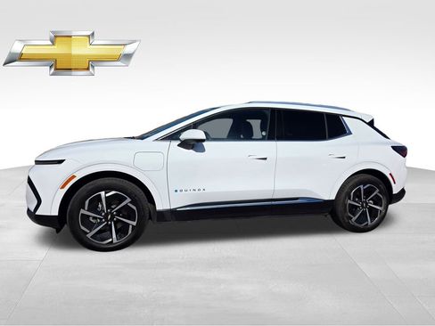 Used 2025 Chevrolet Equinox EV LT image 3