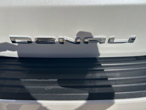 Used 2024 GMC Yukon XL Denali w/ Advanced Technology Package image 32