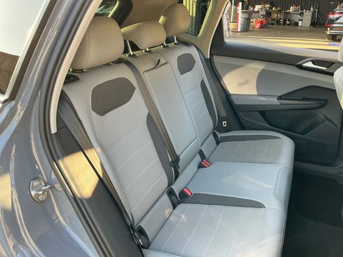 Used 2022 Volkswagen Taos SE w/ Panoramic Sunroof Package image 19