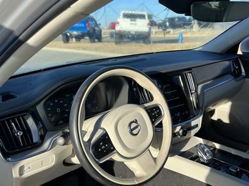Used 2022 Volvo S60 B5 Inscription w/ Climate Package image 6