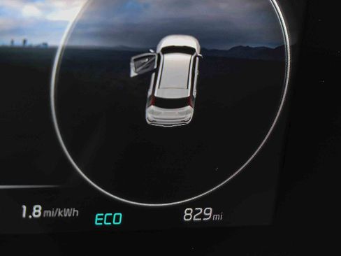 Certified 2025 Kia Niro Wave w/ Wave Preserve Package FWD image 8