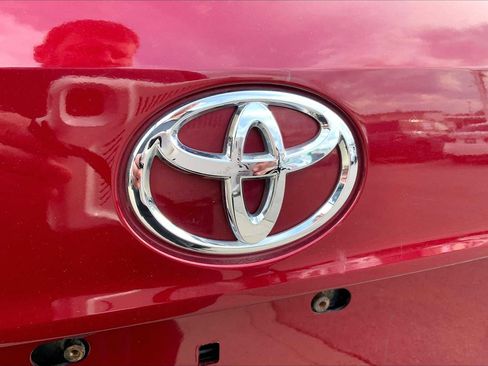 Used 2020 Toyota Highlander XLE AWD/4WD image 33