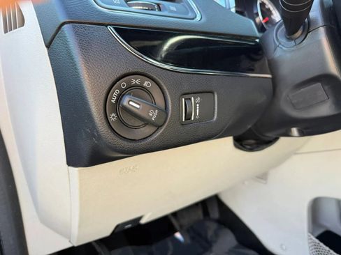 Used 2019 Dodge Grand Caravan SXT FWD image 15