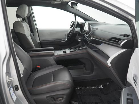 Used 2022 Toyota Sienna XSE AWD/4WD image 11