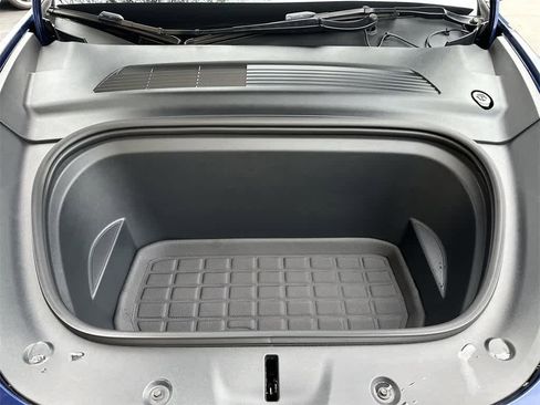 Used 2021 Tesla Model Y Long Range image 9