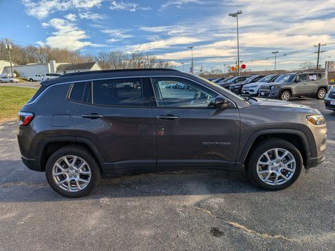 Used 2022 Jeep Compass Latitude w/ Sun and Sound Group image 3